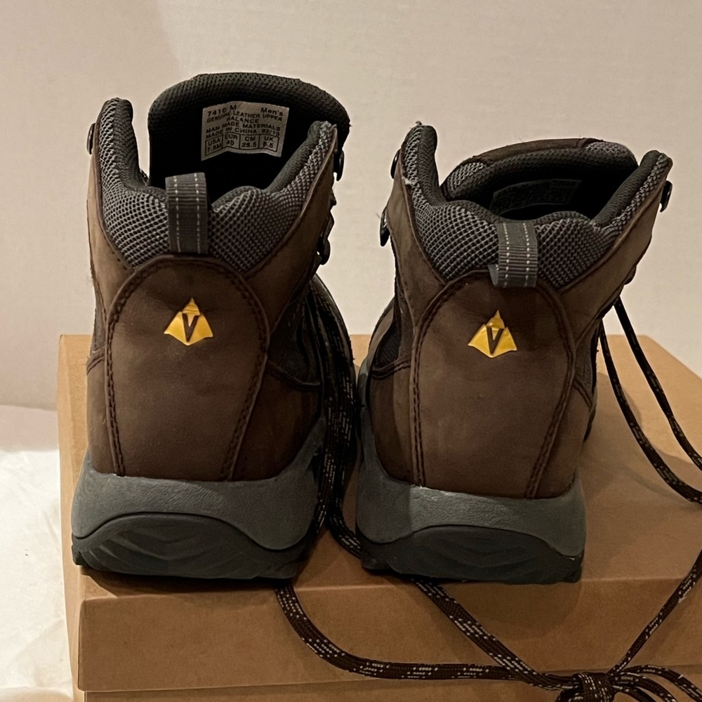 Men’s hiking boots. Size 7.5. Vasque brand. Worn on a 2 week vacation only. - Picture 5 of 6